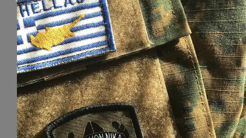 India and US Special Forces Join Forces to Tackle Global Terrorism - Special Forces unit flash that is emblazoned with ΔΥΝΑΜΕΙΣ ΚΑΤΑΔΡΟΜΩΝ (Raider Forces).
