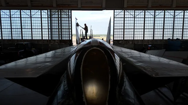 Indian Navy Takes Flight With Cutting Edge Software For Mig 29K Maintenance - DVIDS - Ken LaRock