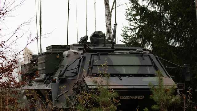 Wikimedia Commons / Dynamic Front 25 - German Army - TPz Fuchs A1 Eloka Storsender 33 Hummel- electronic warfare - radio jamming