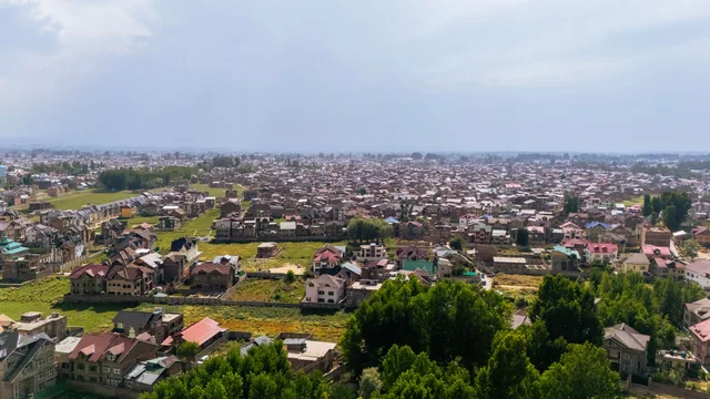 Kashmir's Digital Shadow: How Online Threats Are Targeting Minority Families - Pexels / Rubaitul Azad