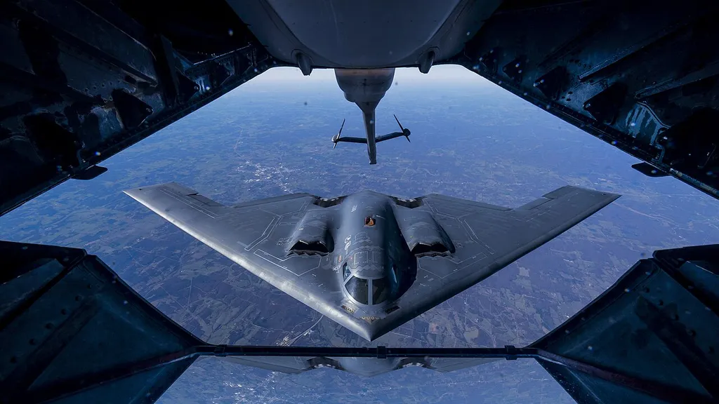 Us Trade Bill Sparks Fears Of Tariff Induced Energy Crisis In India - 2nd Air Refueling Squadron refuels B-2's 161110-F-GV347-141
